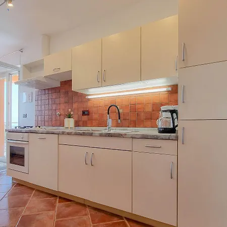 Helles Mit Meerblick, Liegewiese, Grillbereich, Waschmaschine Apartment